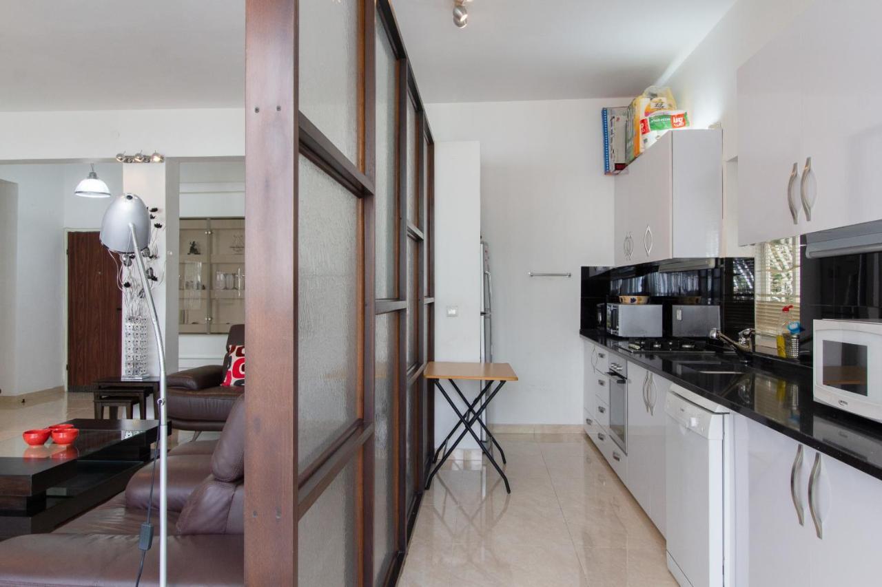Bright 3br In The Beating Heart Of Tlv By Feelhome
