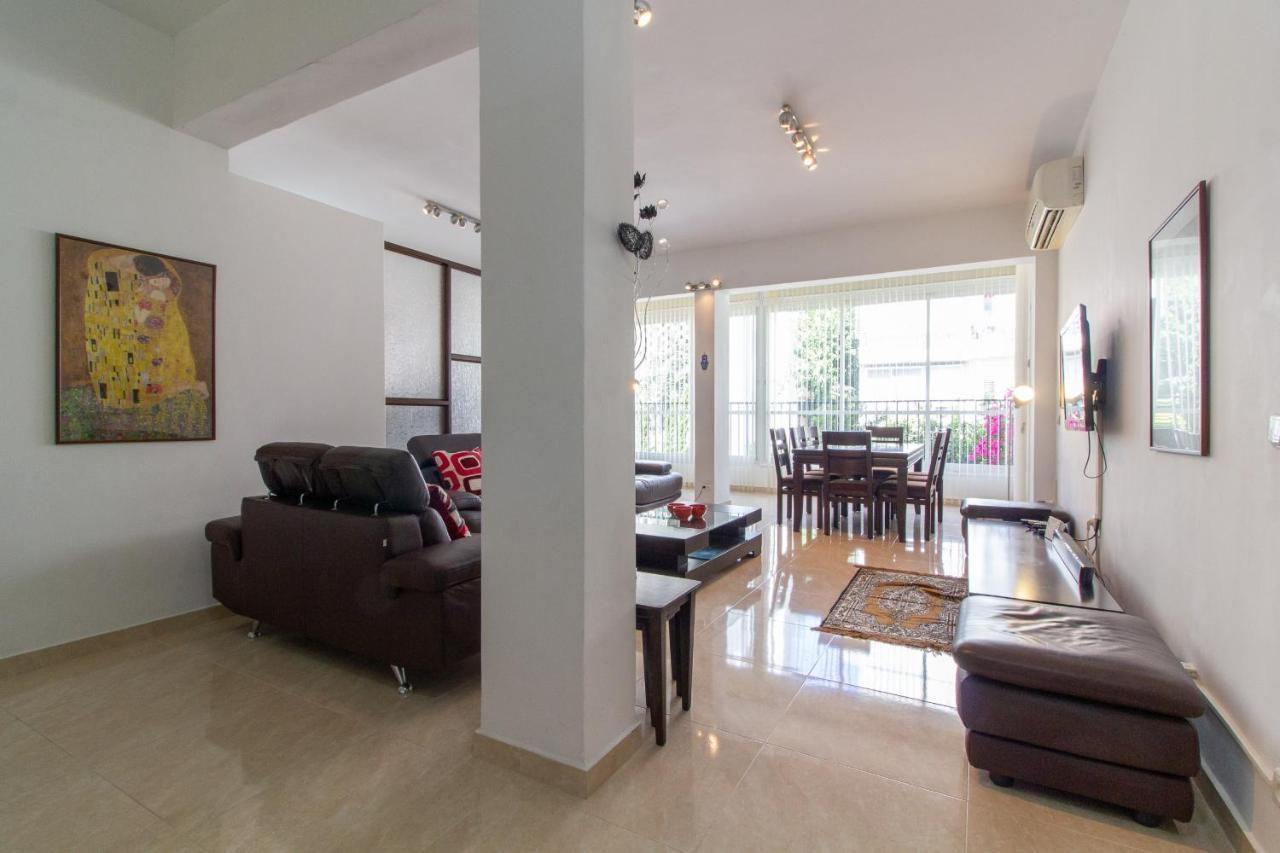 Bright 3br In The Beating Heart Of Tlv By Feelhome Apartamento Tel Aviv